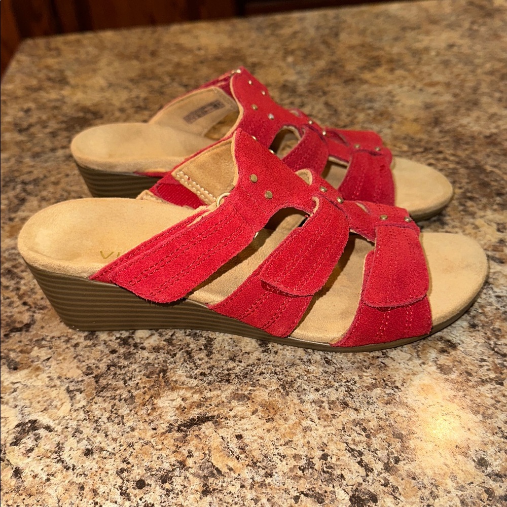 VIONIC CORRA RED WEDGE WOMENS SIZE 7